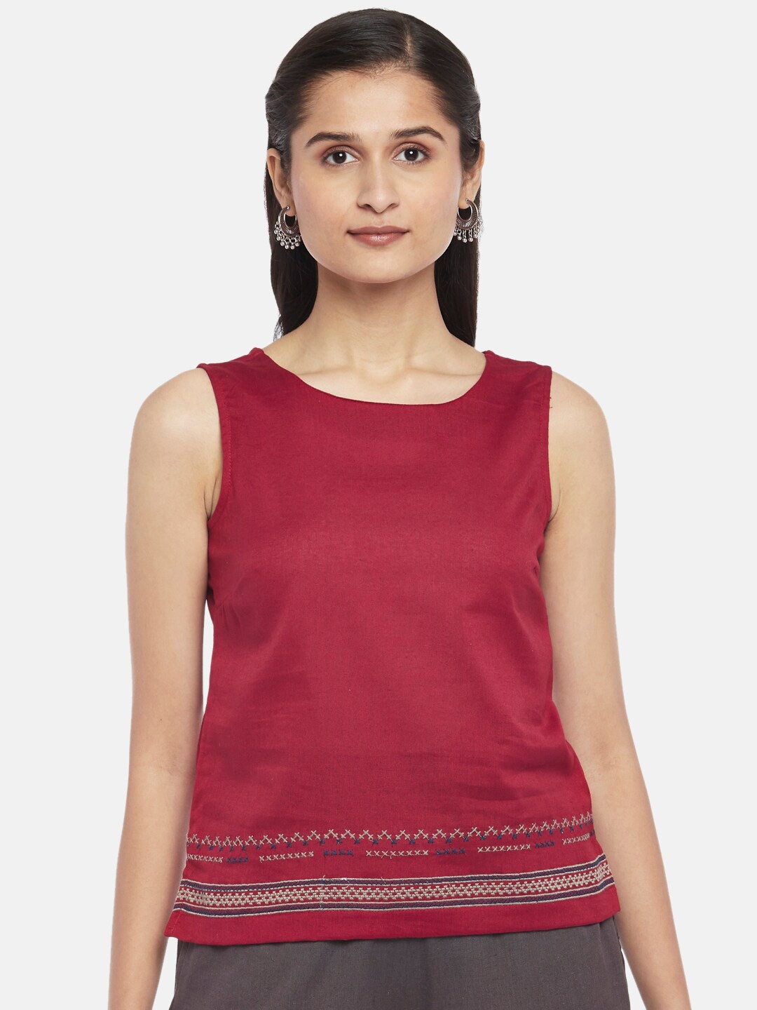 

AKKRITI BY PANTALOONS Women Maroon & Blue Solid Pure Cotton Round Neck Regular Top