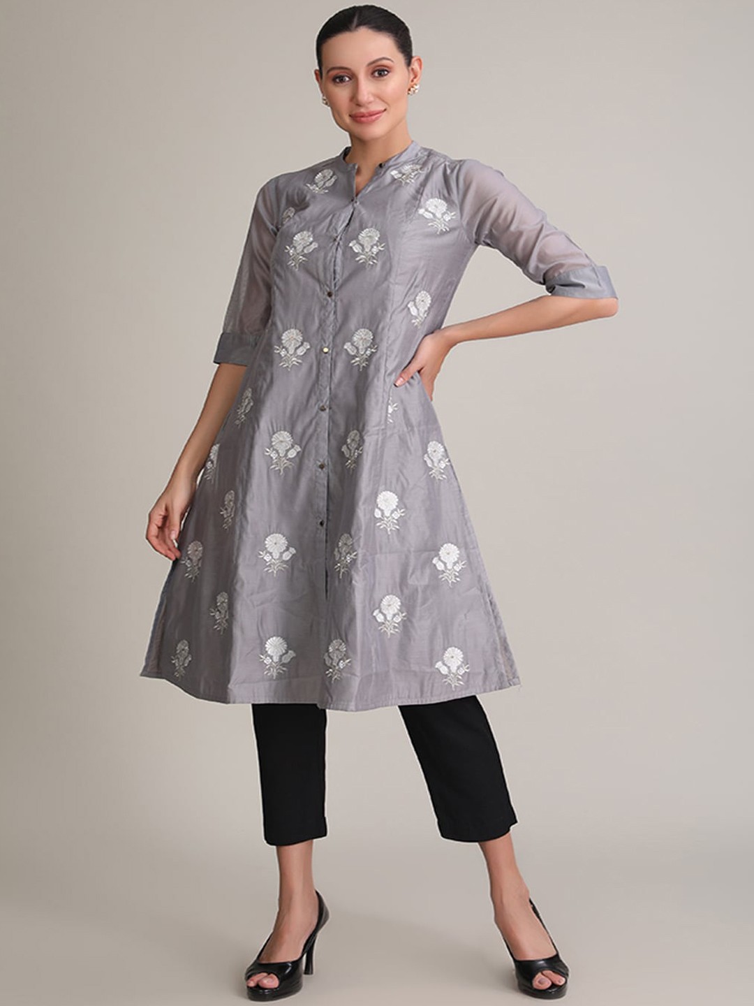 

BARARA ETHNIC Women Grey Floral Printed Kurta with Trousers