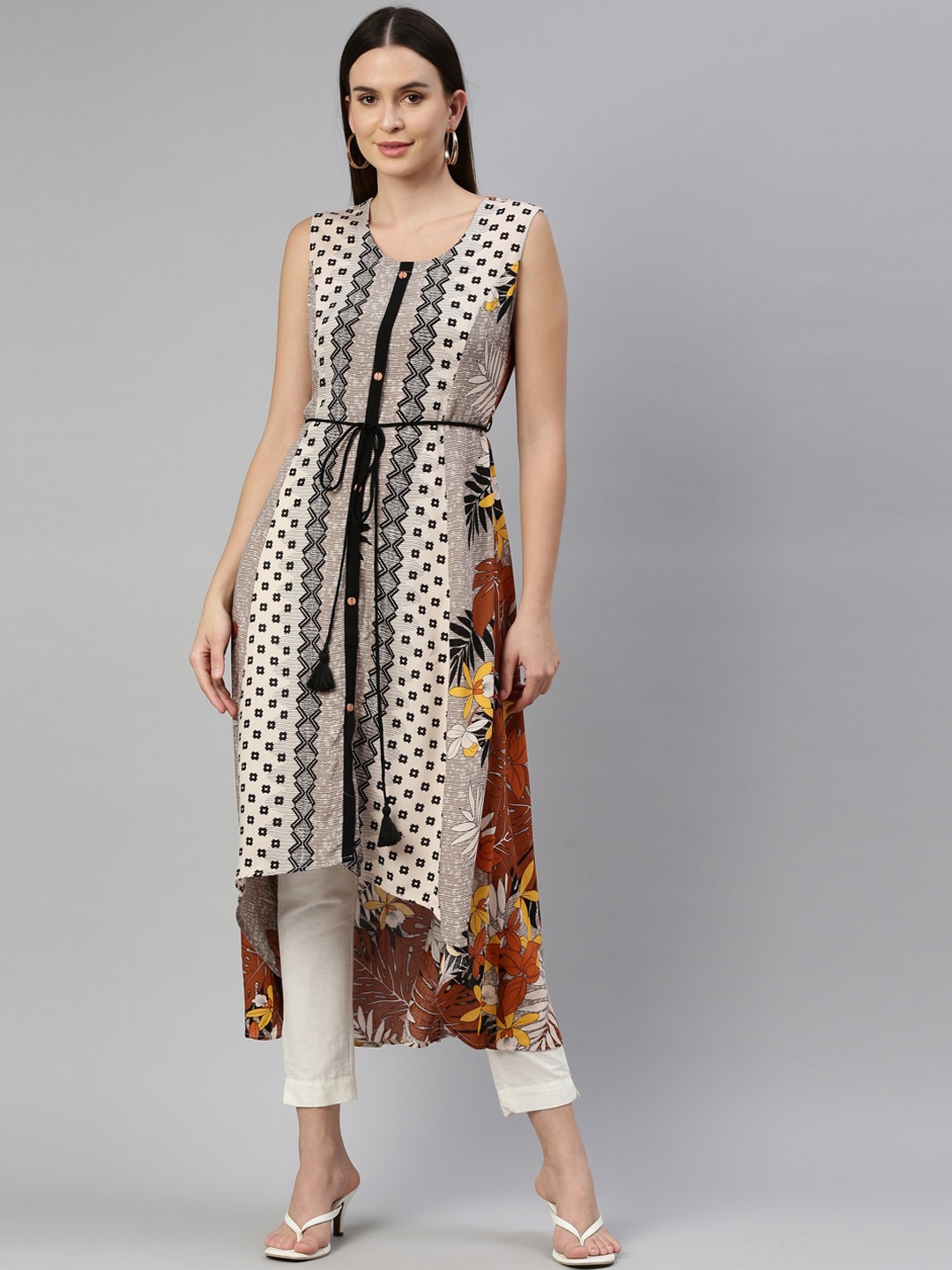 

Neerus Women Beige & Black Geometric Printed Kurta