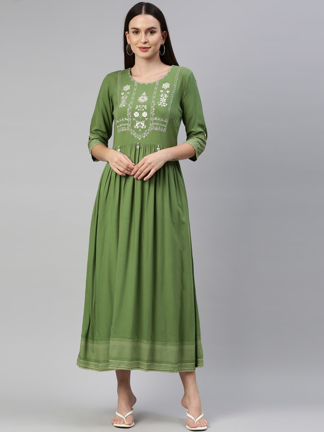 

Neerus Women Green & White Floral Embroidered Thread Work Anarkali Kurta