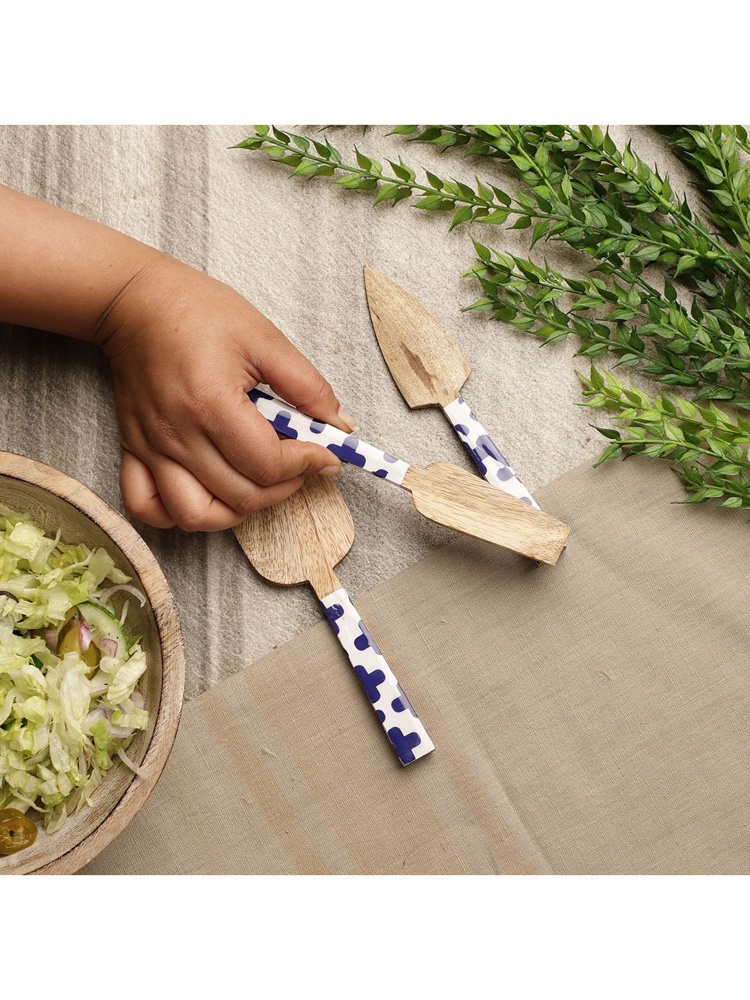 

The Decor Mart Set Of 3 Tan & Blue Floral Printed Serving Knives