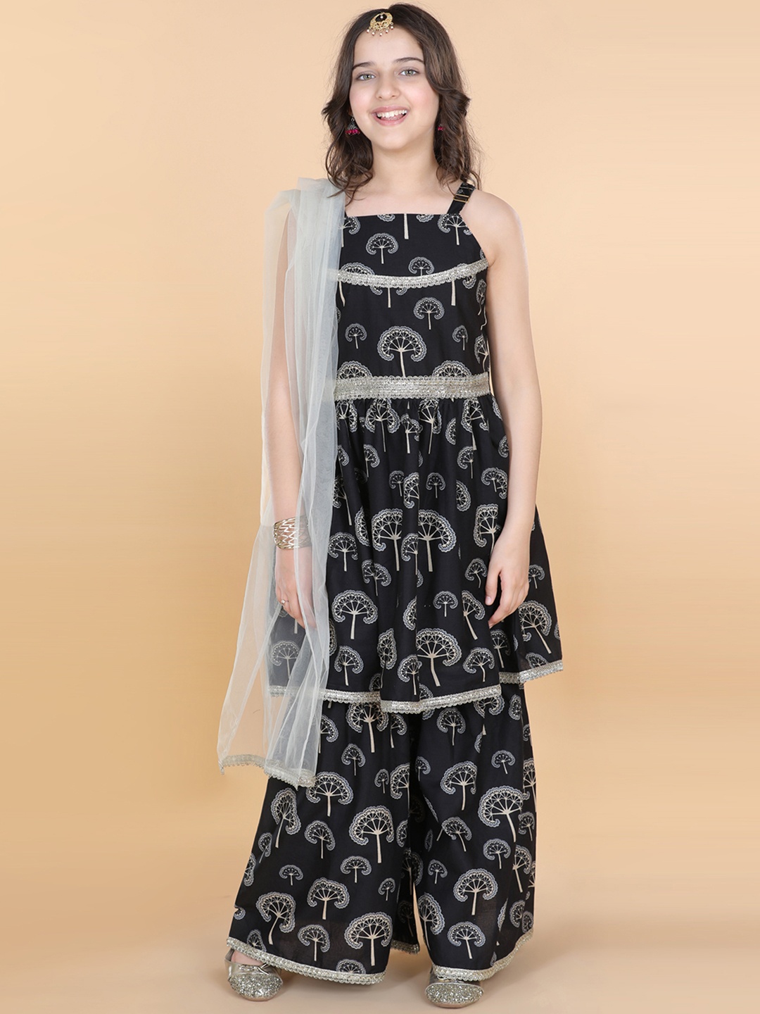 

ADIVA Girls Black Floral Printed Empire Gotta Patti Pure Cotton Kurta with Sharara & With Dupatta