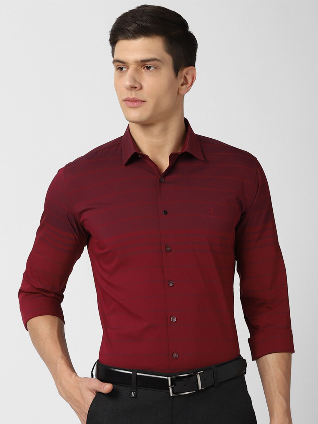 

V Dot Men Maroon Slim Fit Striped Cotton Casual Shirt