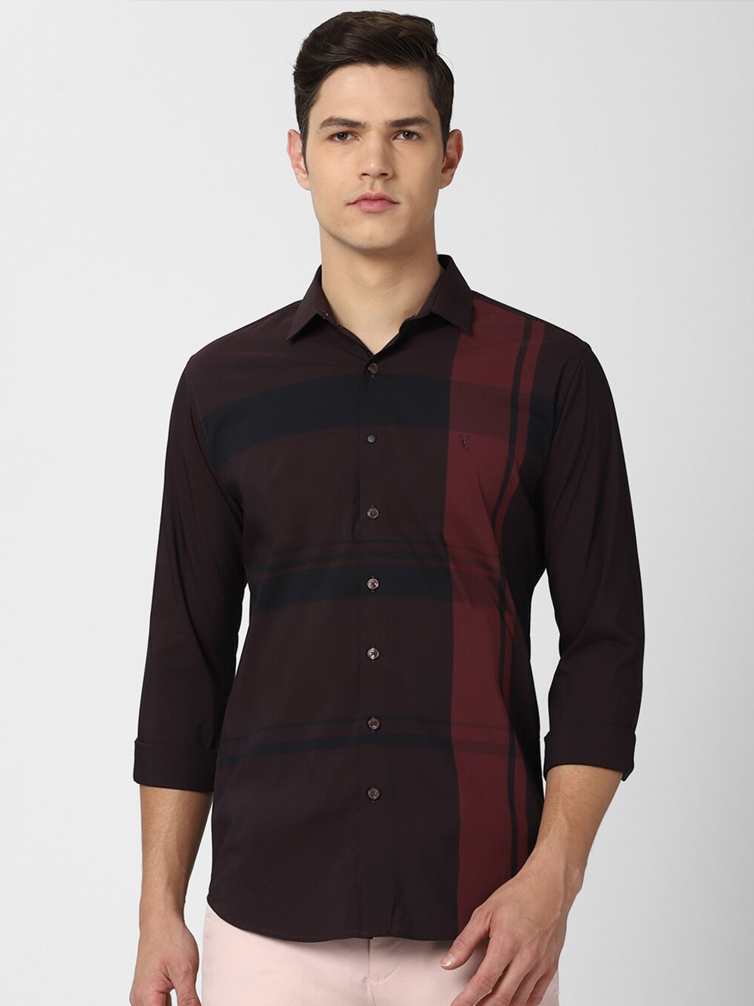 

V Dot Men Maroon Slim Fit Checked Casual Shirt