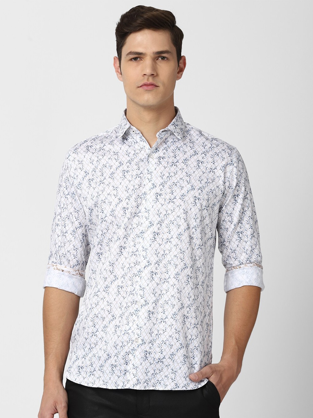 

V Dot Men White & Navy Blue Slim Fit Floral Printed Cotton Casual Shirt