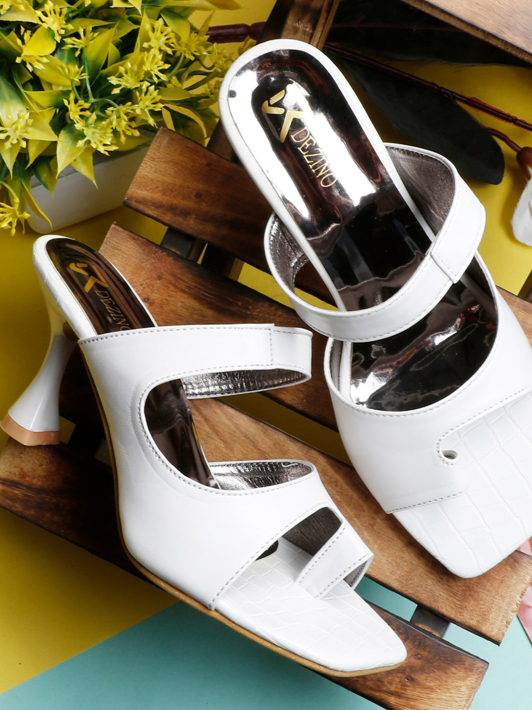 

R DEZINO White Block Sandals