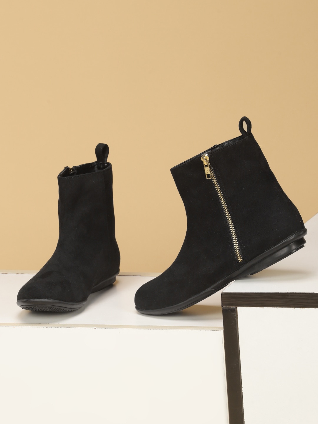 

Monrow Women Black Suede Boots