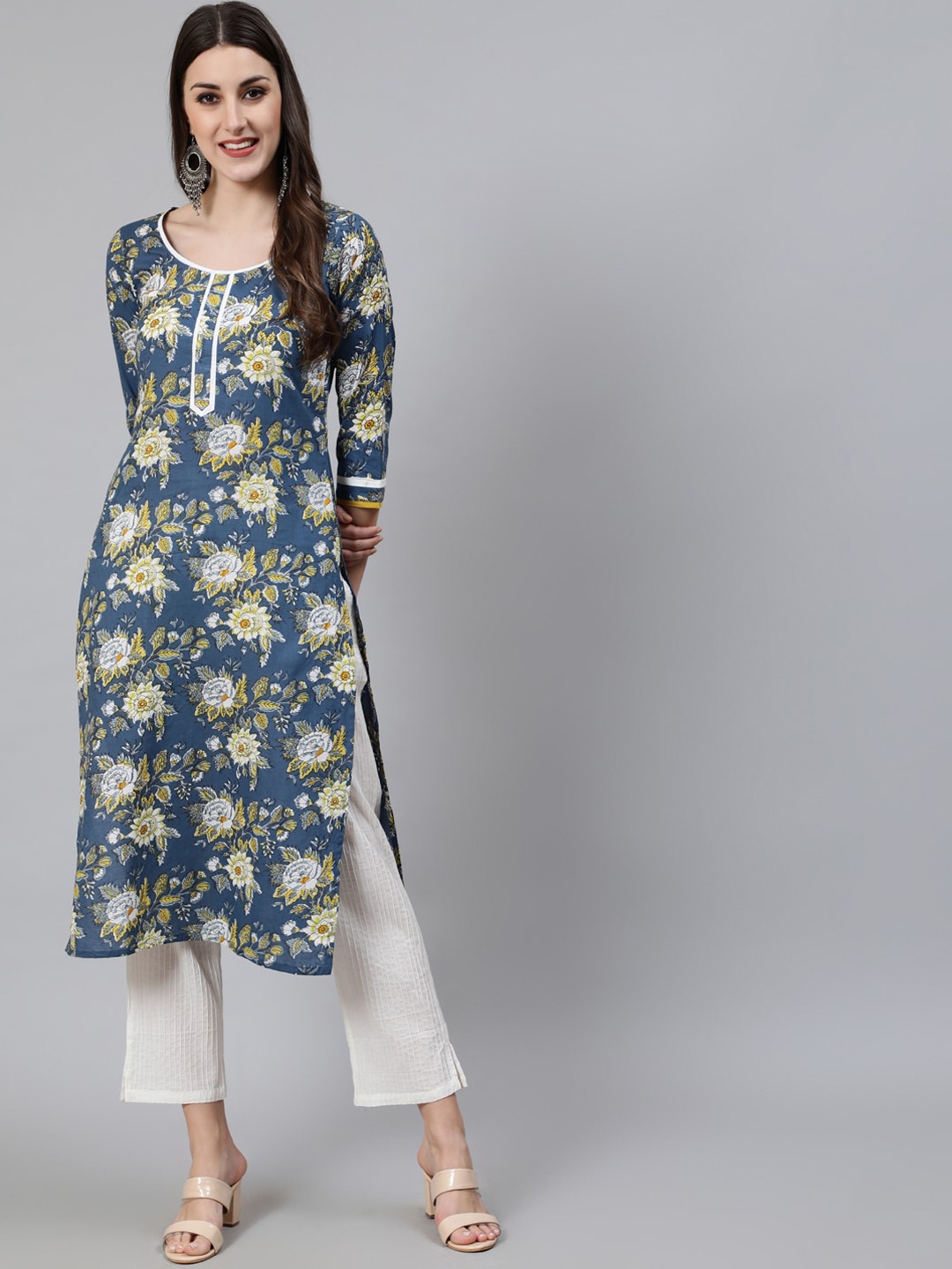 

Awadhi Women Blue & White Floral Printed Straight Kurta
