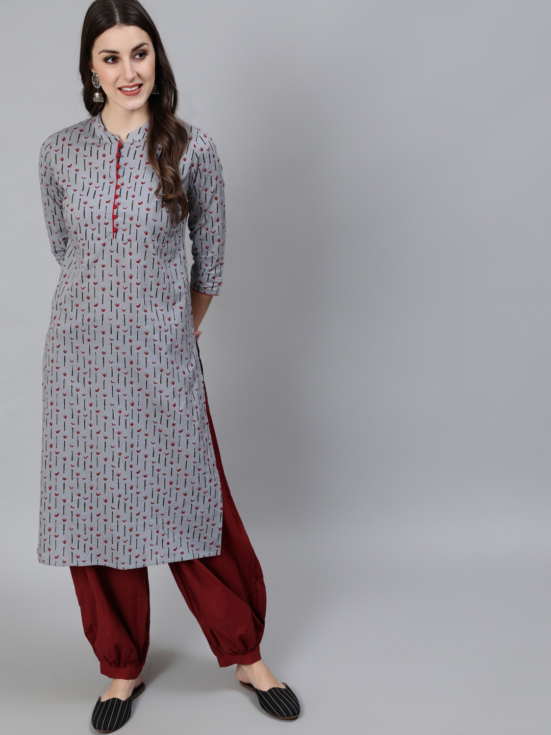 

Awadhi Women Grey & Red Geometric Printed Cotton Straight Kurta