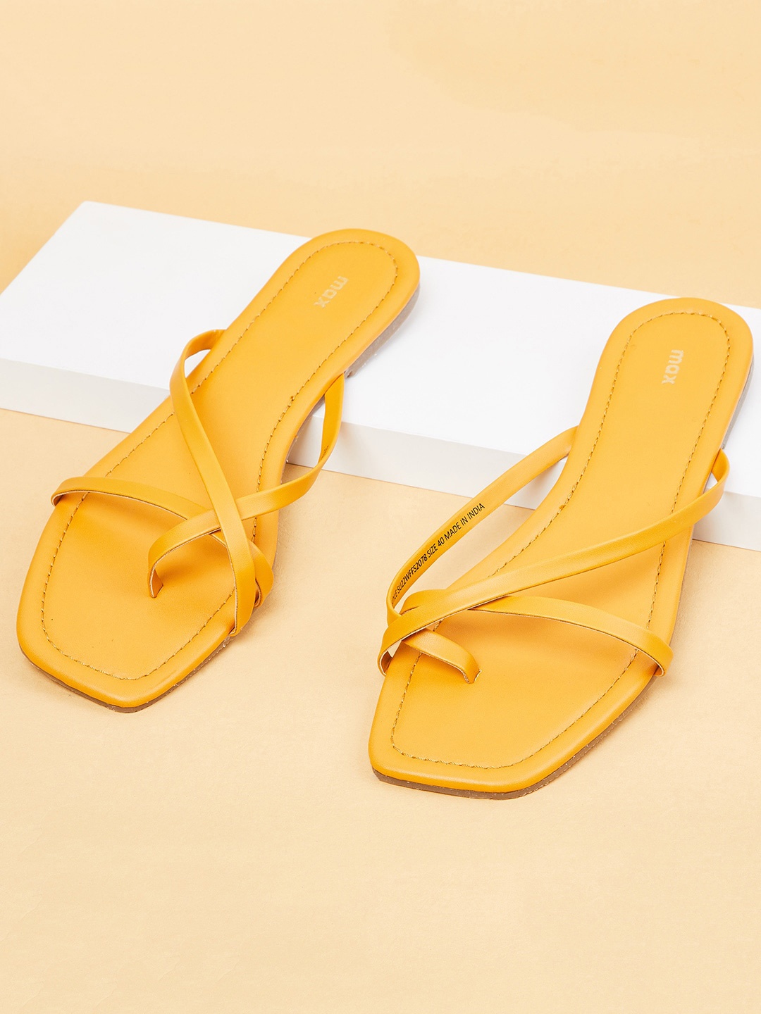 

max Women Yellow Solid One Toe Flats