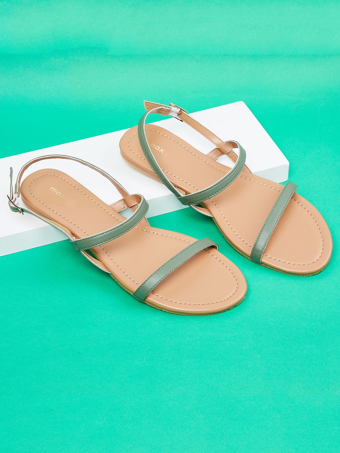 

max Women Green Solid Open Toe Flats