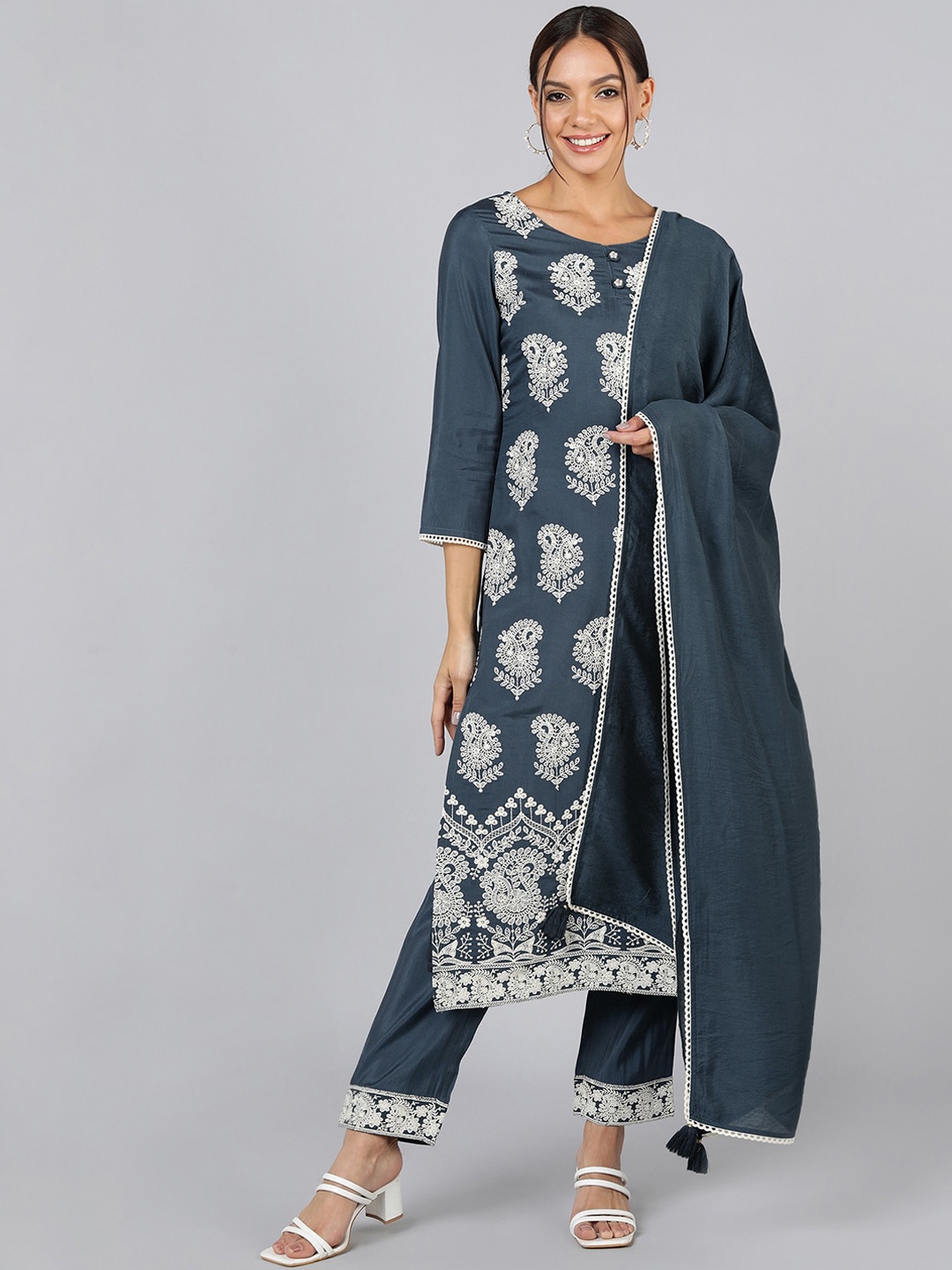 

AHIKA Charcoal & White Ethnic Motifs Embroidered Thread Work Kurta with Trousers & Dupatta