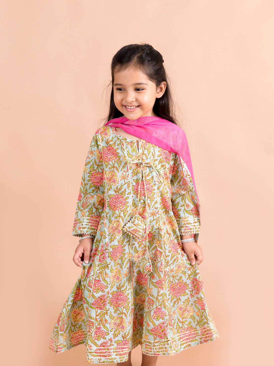 

LIL PITAARA Girls Blue & Pink Floral Printed Gotta Patti Floral Anarkali Kurta