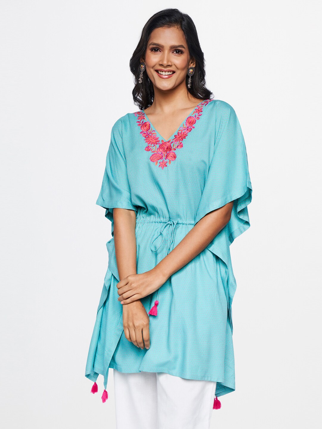 

itse Women Teal & Pink Embroidered Tunic