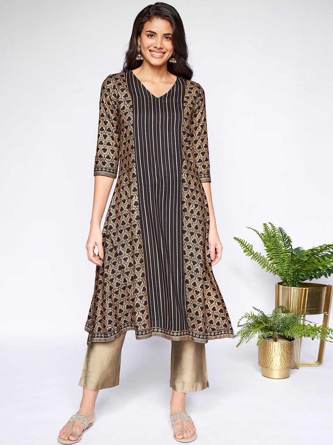 

itse Women Black & Gold-Toned Ethnic Motifs Printed Kurta