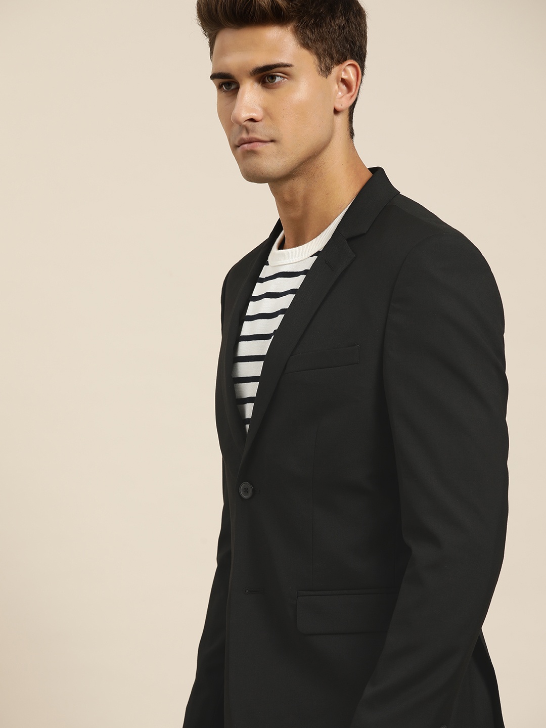 

INVICTUS Men Black Slim Fit Solid Single-Breasted Smart Casual Blazer