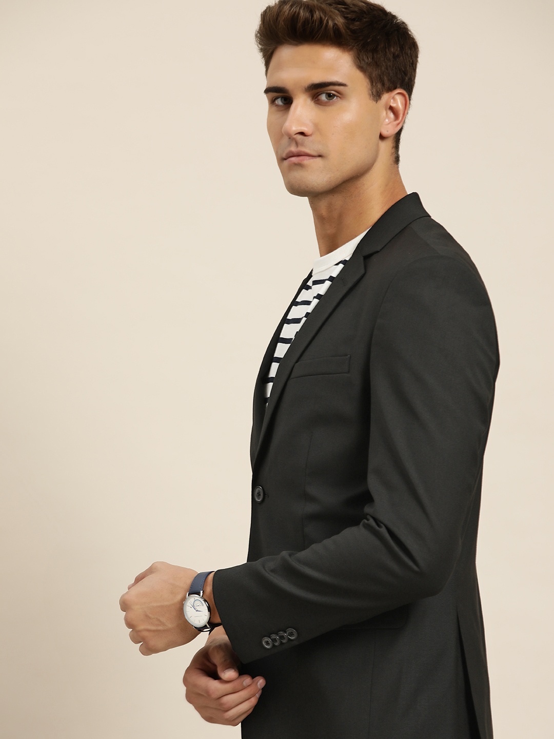 

INVICTUS Men Black Slim Fit Solid Single-Breasted Smart Casual Blazer