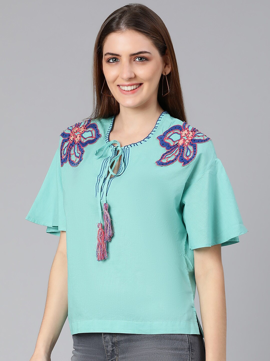 Oxolloxo Women Blue Embellished Keyhole Neck Applique Top