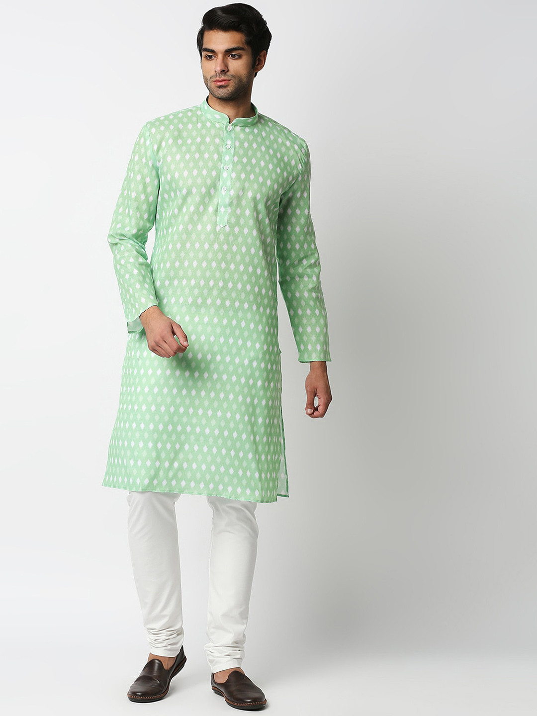 

MEWAR Men Green Printed Kurta with Churidar