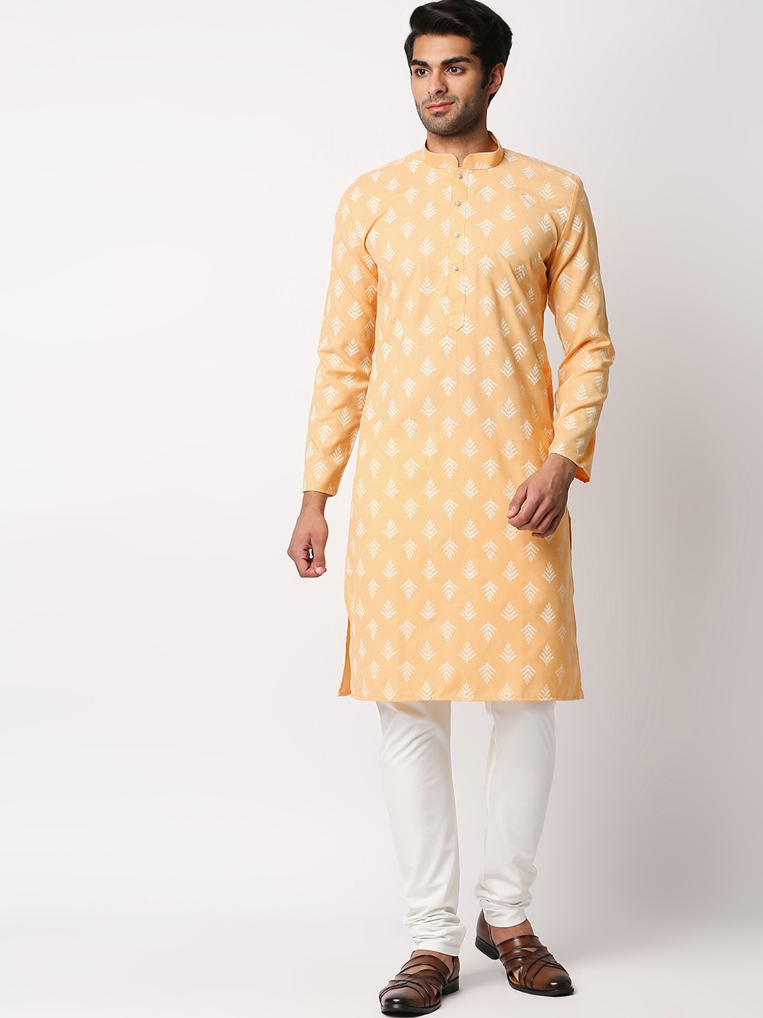 

MEWAR Men Peach-Coloured Floral Printed Kurta with Churidar