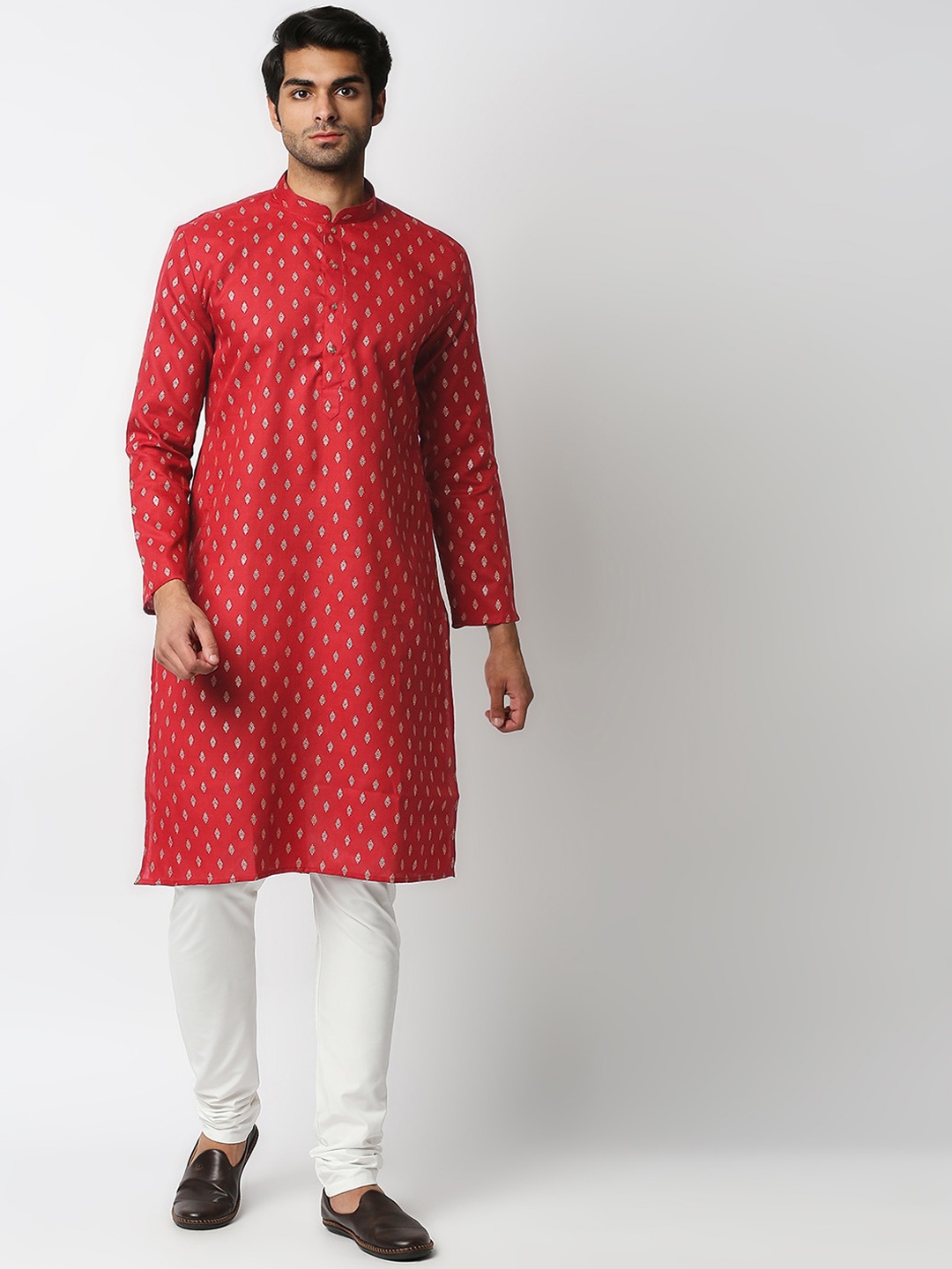 

MEWAR Men Maroon & Off-white Ethnic Motifs Printed Kurta with Churidar