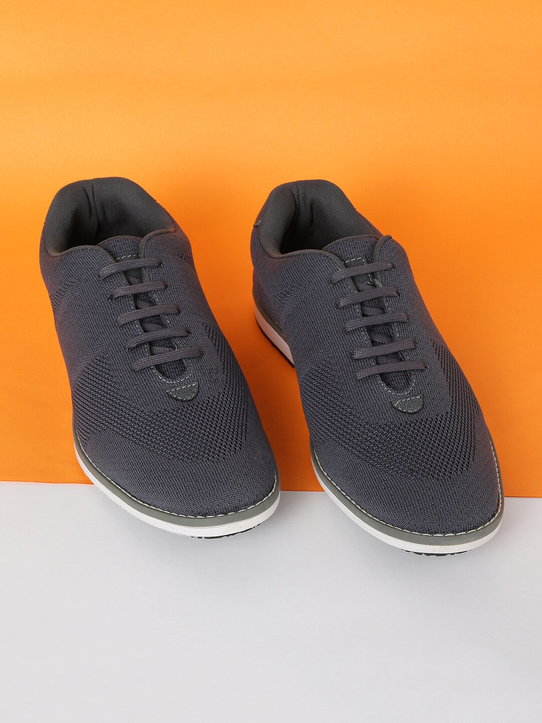 

max Men Charcoal Grey Woven Design Sneakers