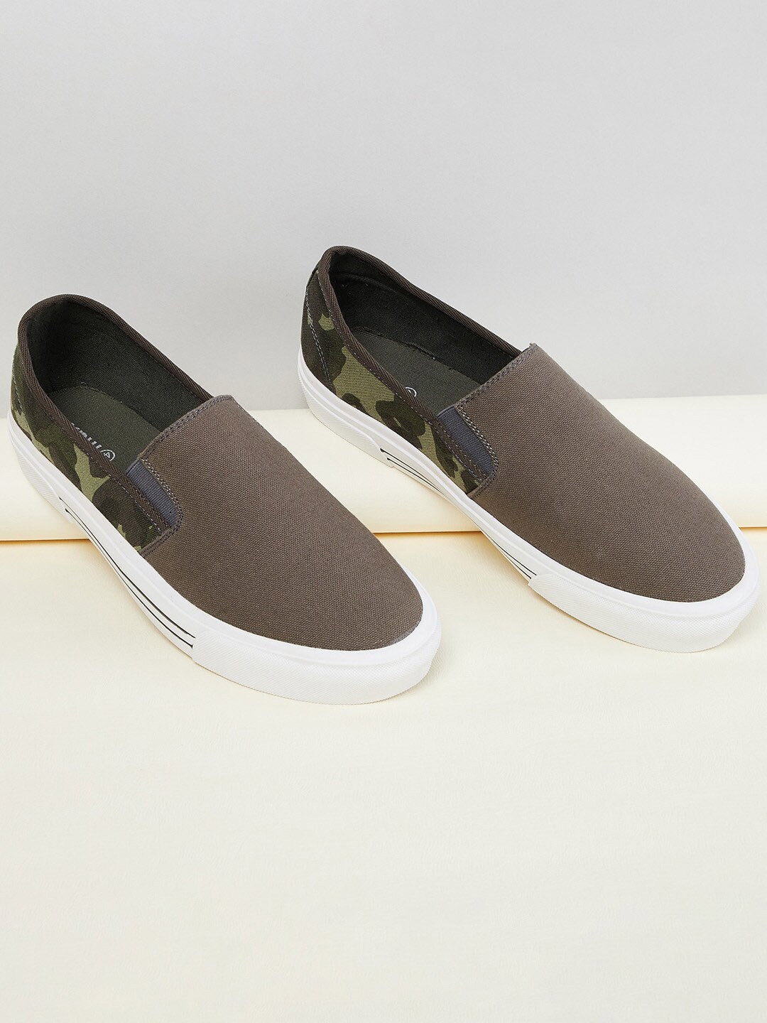 

max Men Olive Green Printed Slip-On Sneakers