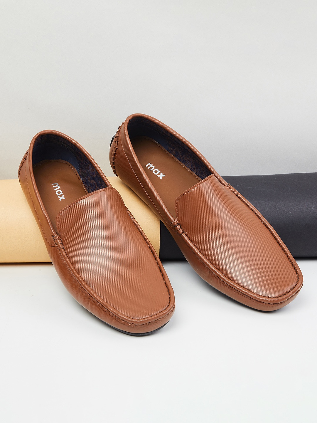 

max Men Tan Solid PU Loafers