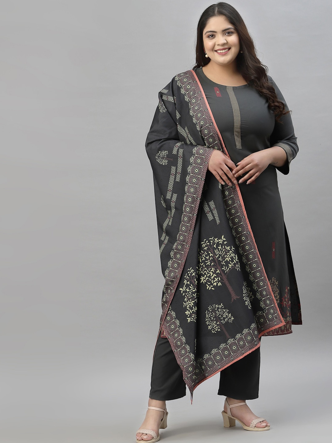 

curveZI by Ziyaa Women Grey Foil Printed Kurta with Trousers & With Dupatta