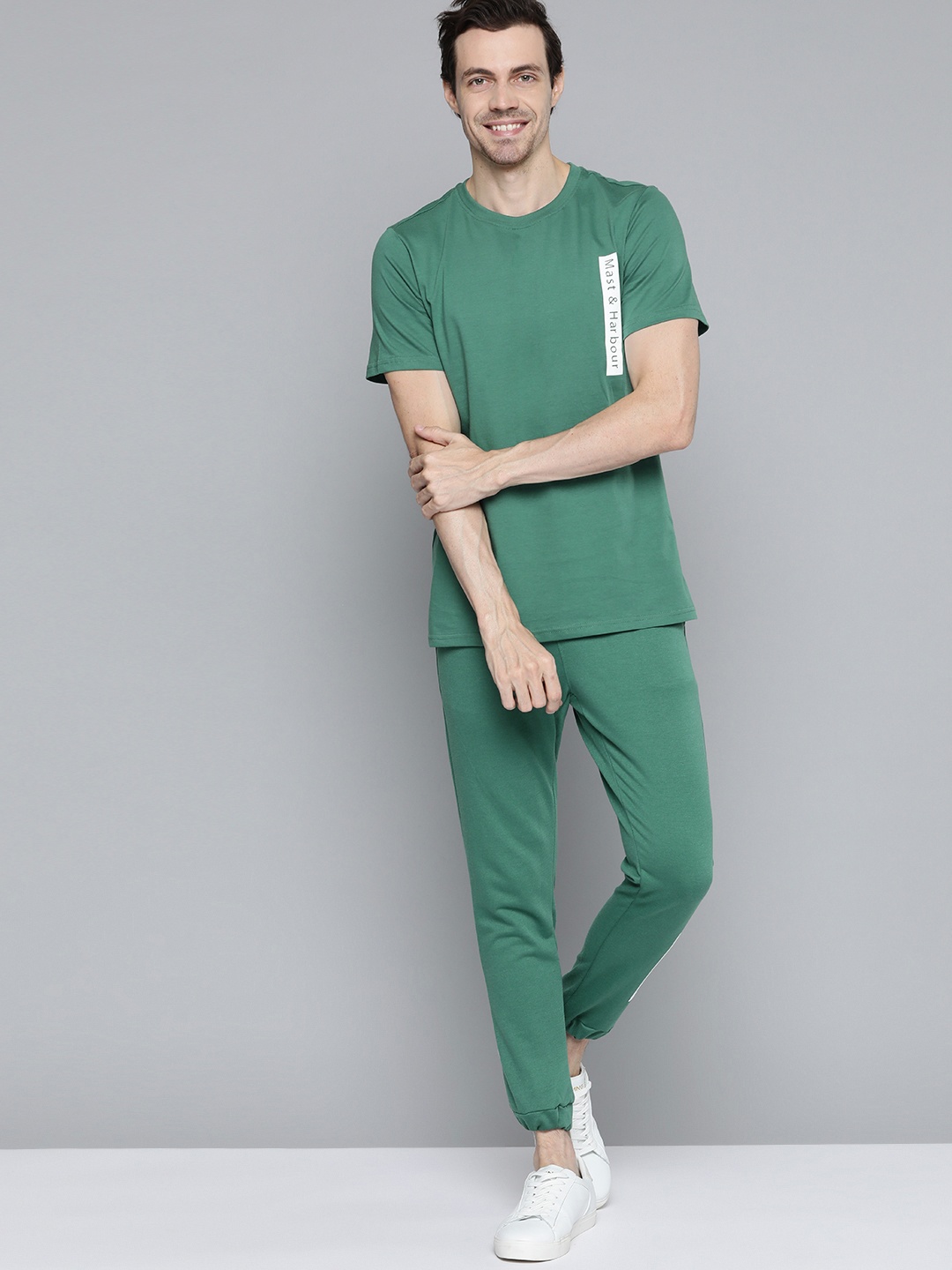 

Mast & Harbour Men Sea Green Printed T-shirt with Trousers