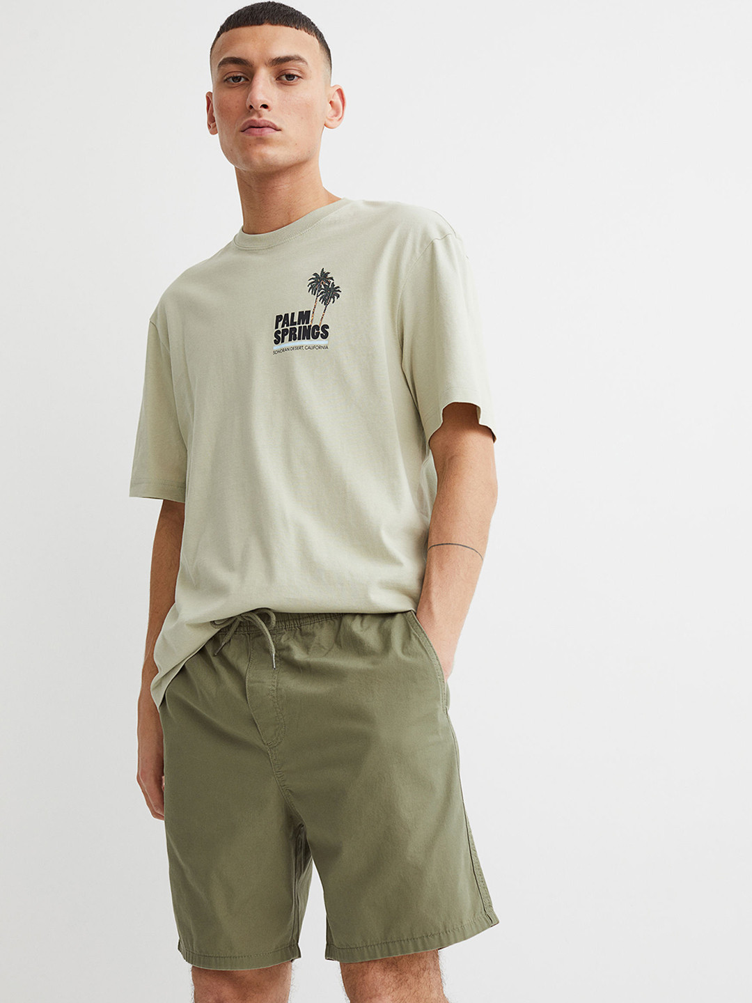 

H&M Green Regular Fit Cotton shorts