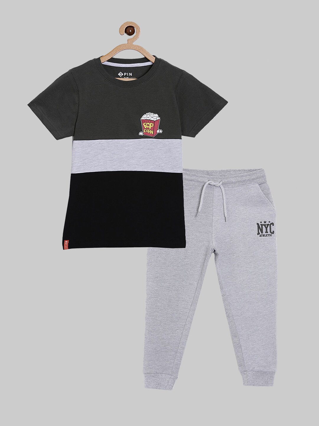 

3PIN Boys Grey & Black Colourblocked Pure Cotton T-shirt with Trousers