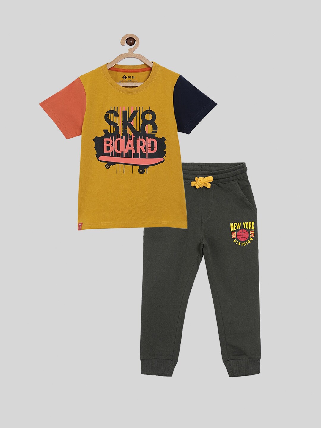 

3PIN Boys Yellow & Olive Green Printed Cotton Clothing set