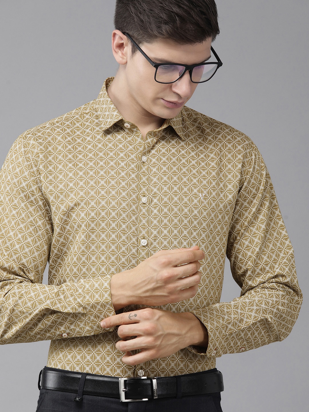 

V Dot Men Mustard Yellow Slim Fit Printed Formal Shirt