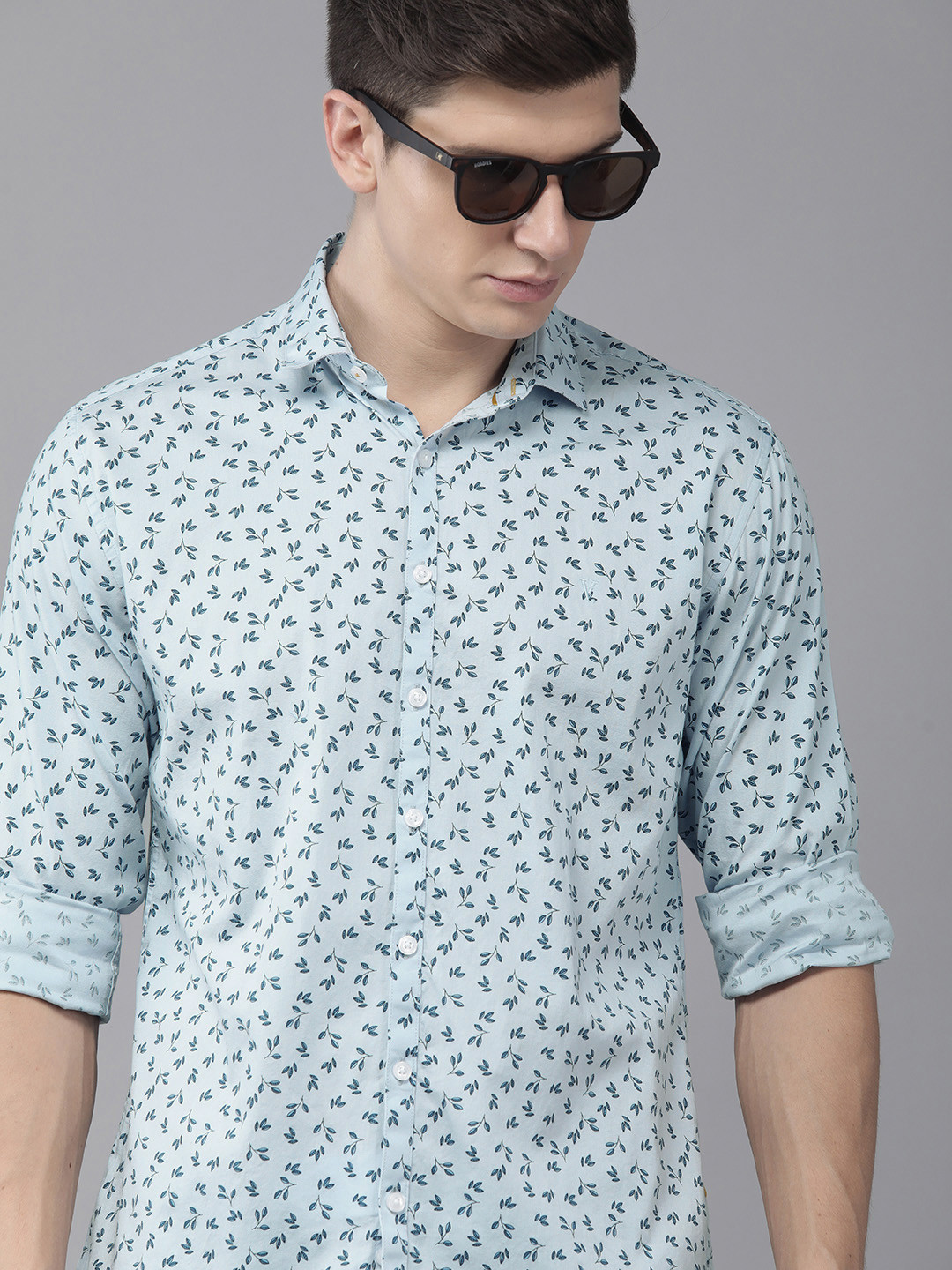 

V Dot Men Blue & Black Printed Slim Fit Pure Cotton Casual Shirt