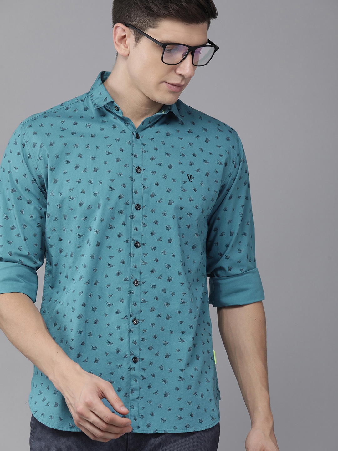 

V Dot Men Blue & Black Printed Slim Fit Pure Cotton Casual Shirt