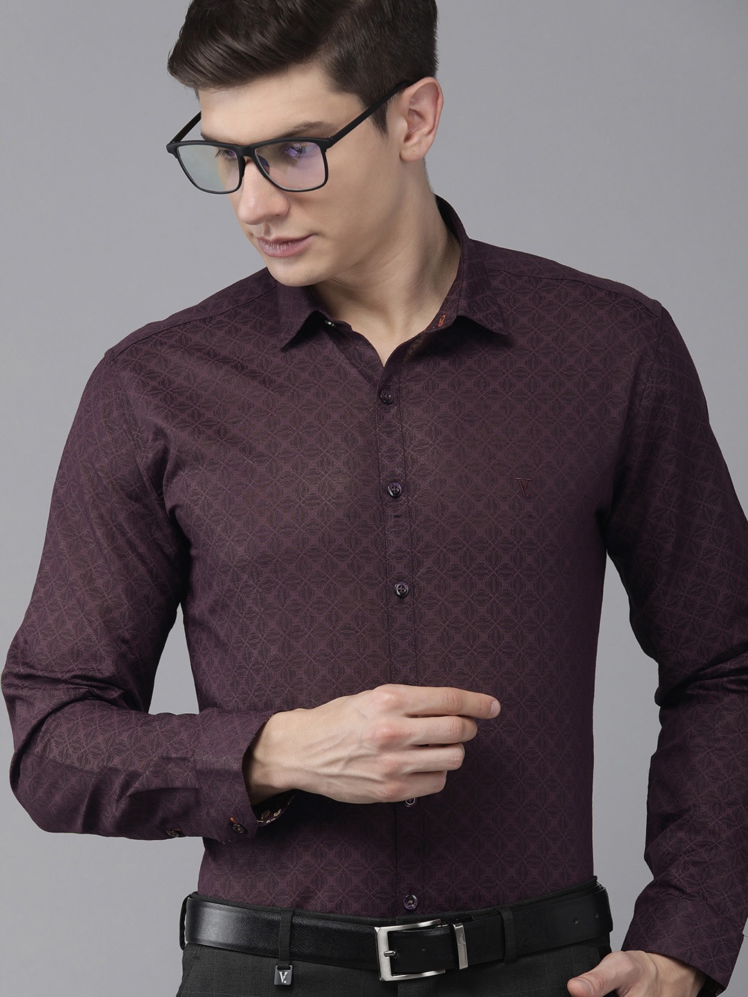 

V Dot Men Purple Printed Slim Fit Formal Shirt