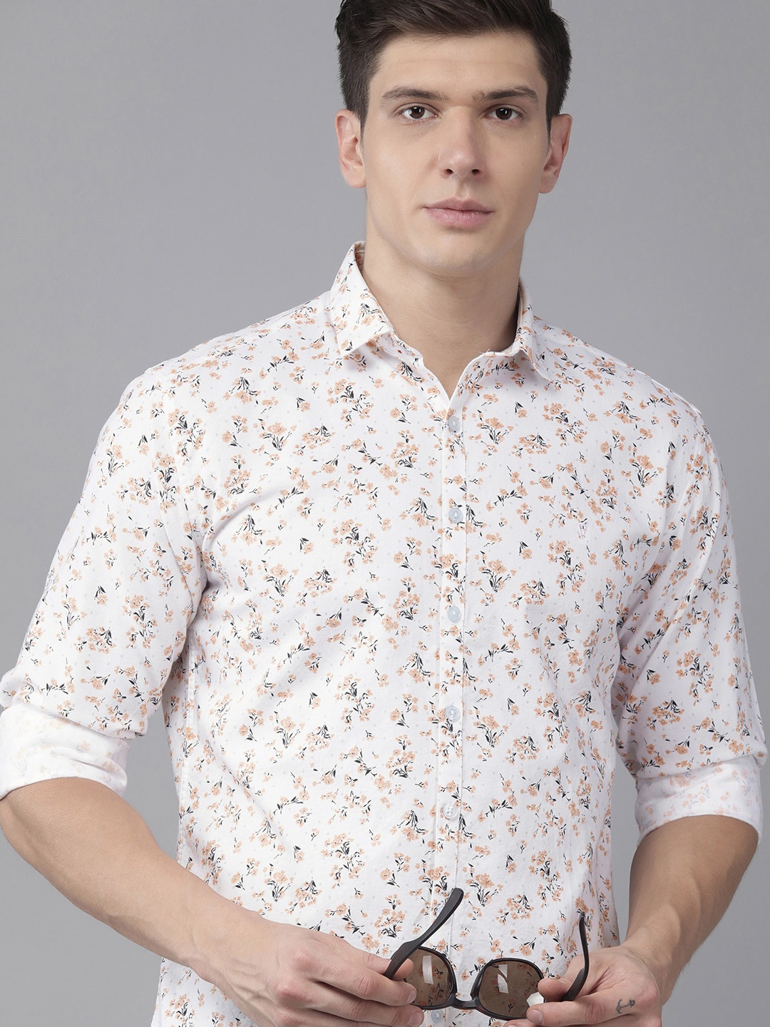 

V Dot Men White And Peach Slim Fit Tropical Printed Pure Cotton Casual Shirt
