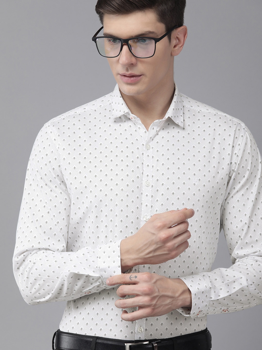 

V Dot Men White Slim Fit Printed Pure Cotton Formal Shirt