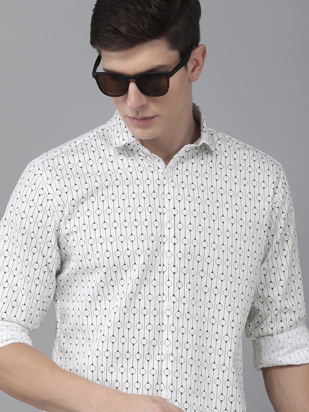 

V Dot Men White Slim Fit Printed Casual Shirt