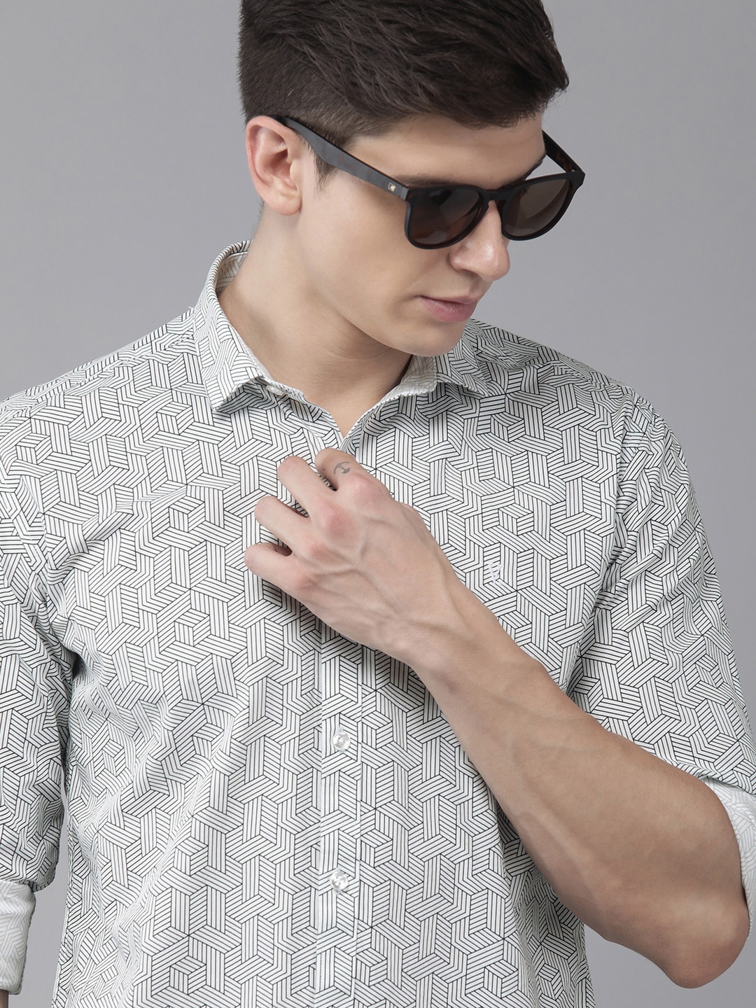 

V Dot Men White Slim Fit Printed Casual Shirt