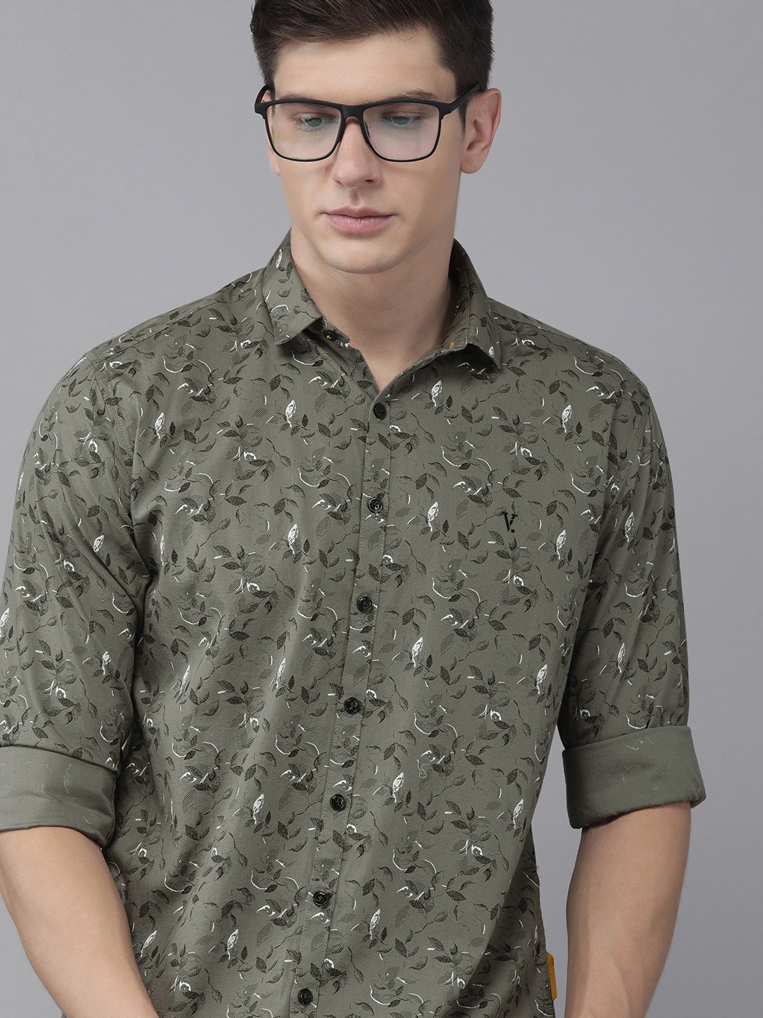 

V Dot Men Grey Floral Printed Slim Fit Pure Cotton Semiformal Shirt