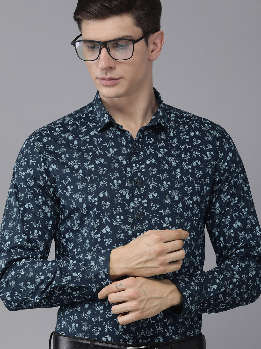 

V Dot Men Navy Blue Slim Fit Floral Printed Pure Cotton Formal Shirt