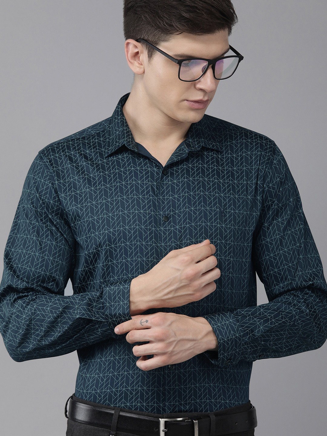 

V Dot Men Navy Blue Slim Fit Printed Formal Shirt