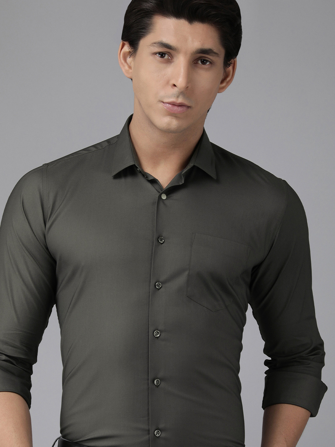 

Van Heusen Men Grey Solid Slim Fit Formal Shirt