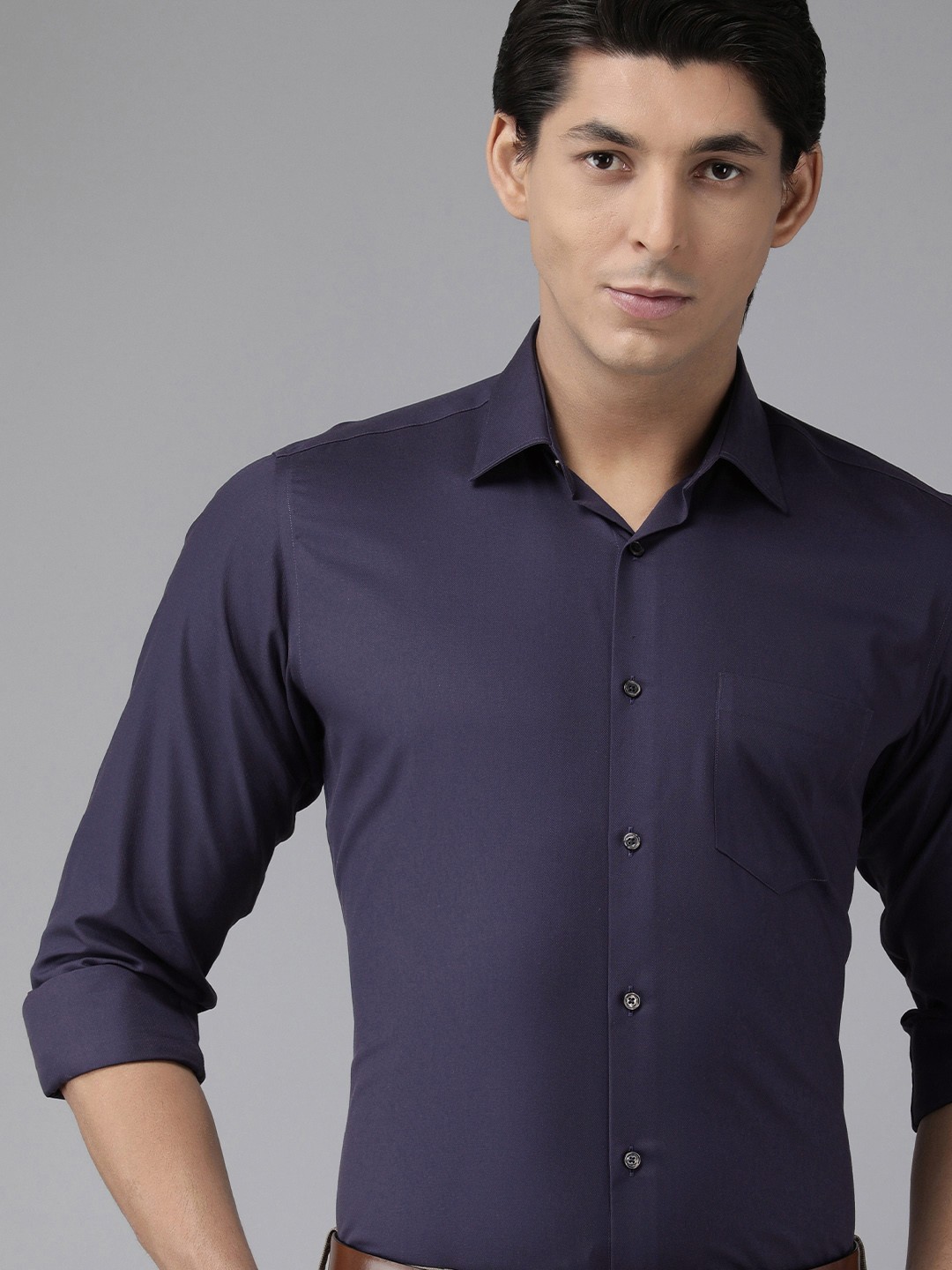 

Van Heusen Men Navy Blue Solid Custom Fit Pure Cotton Formal Shirt