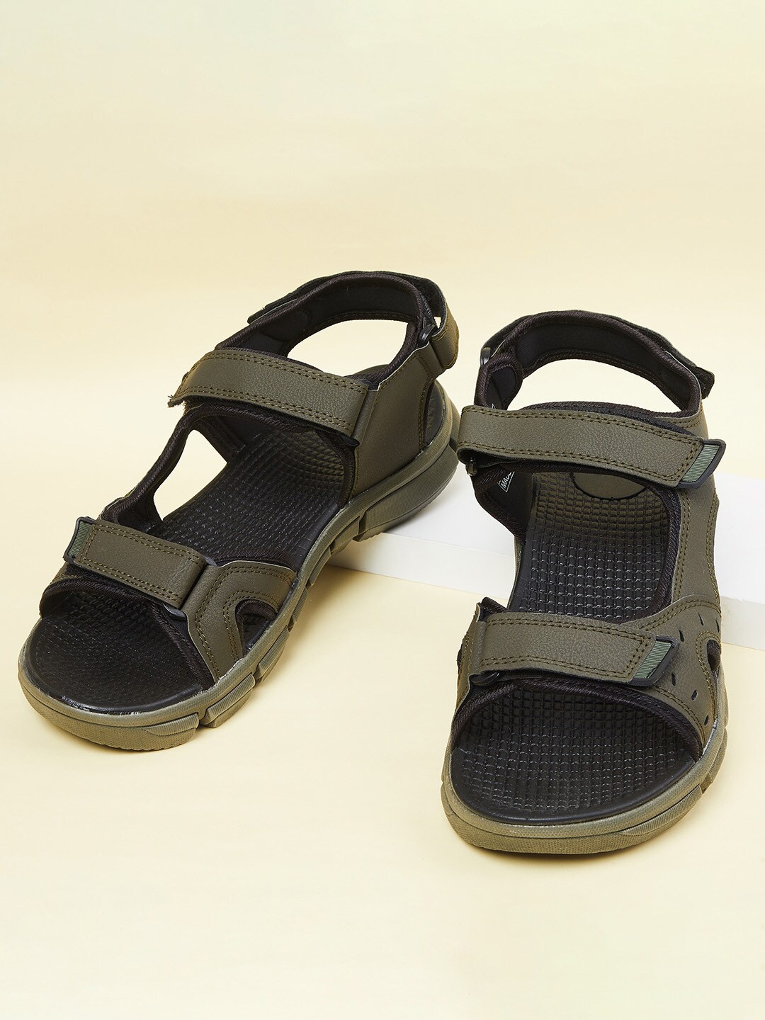 

max Men Green Comfort Sandals