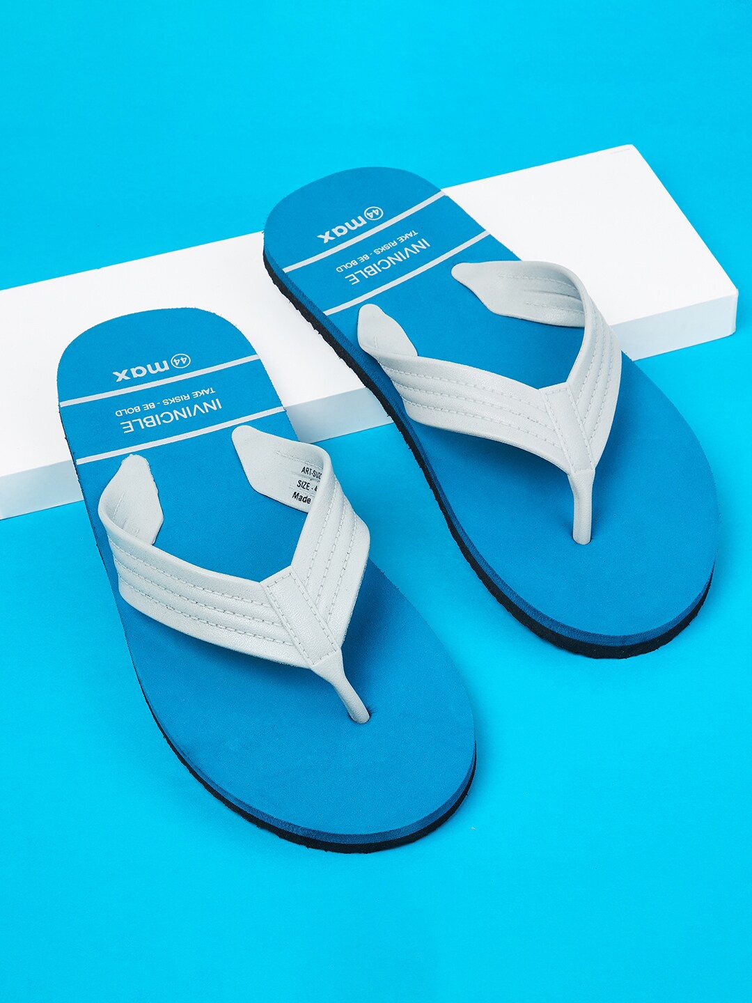 

max Men Blue Printed Thong Flip-Flops