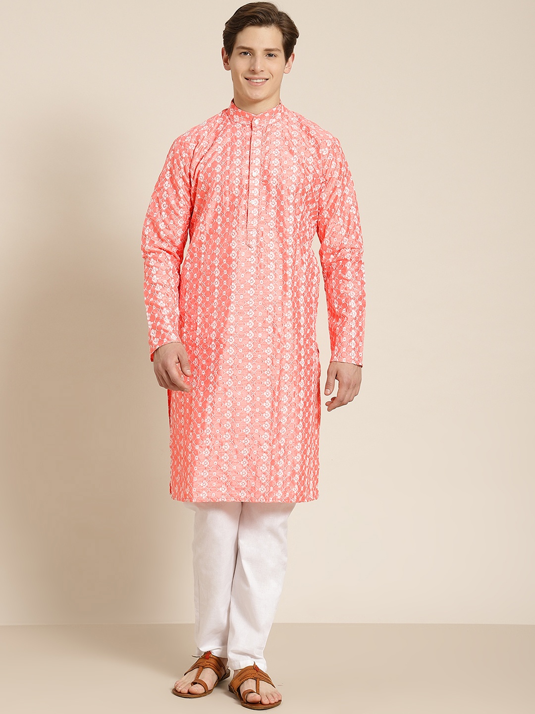 

SOJANYA Men Peach-Coloured & White Ethnic Motifs Embroidered Kurta