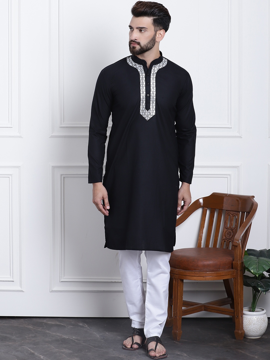 

SOJANYA Men Black Pure Cotton Yoke Design Gotta Patti Kurta with Churidar